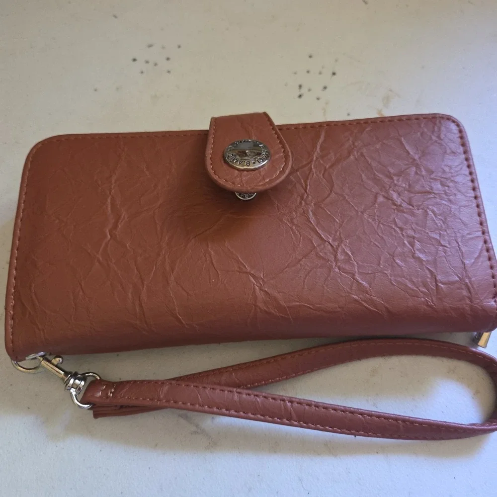 B. Amici Luciana RFID Leather Wallet  Wristlet Brown Gingerbread